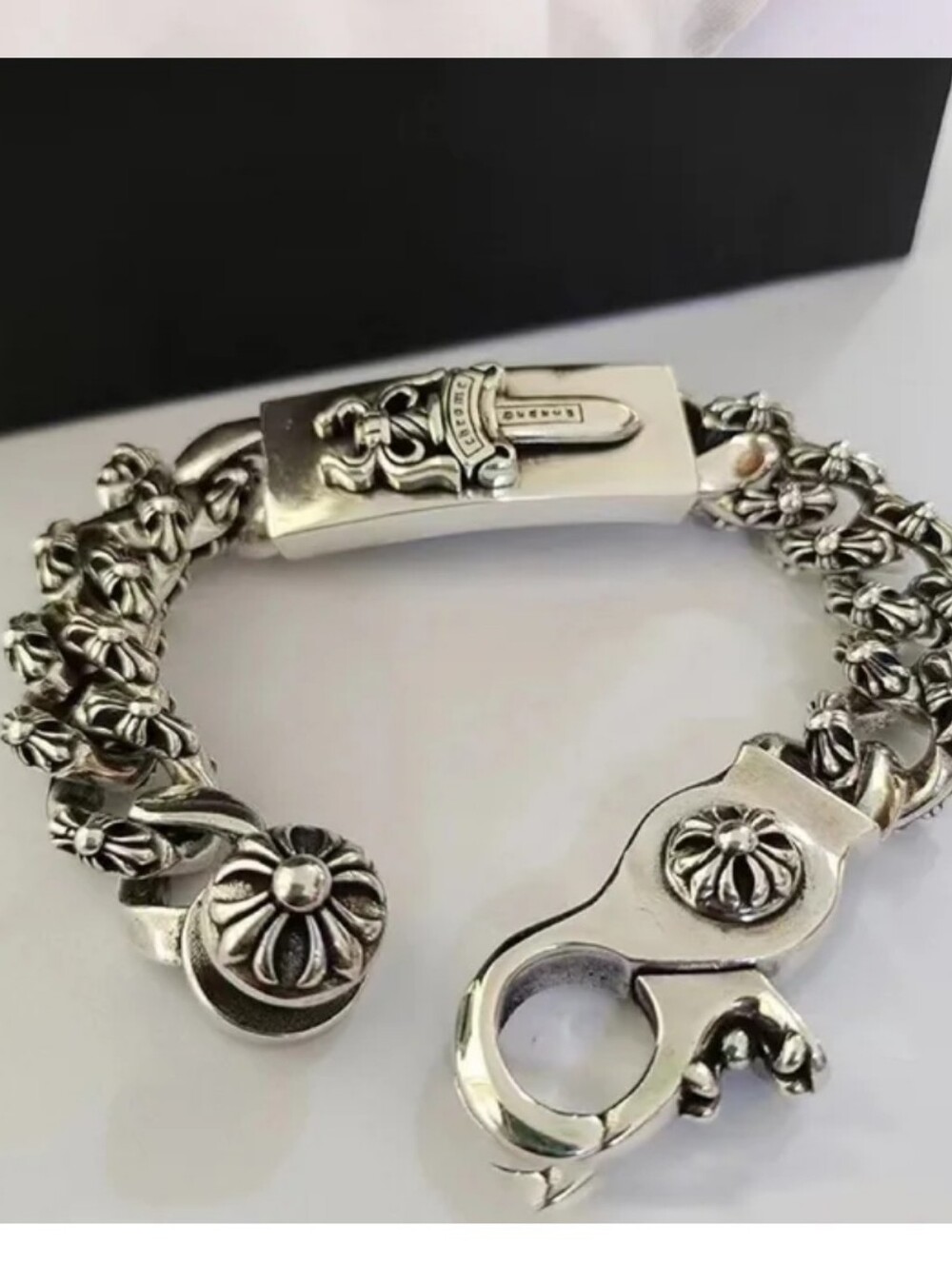 Fashion Jewelry Silver Floral Link Men's Bracelet ** Grret Man Bracelet.